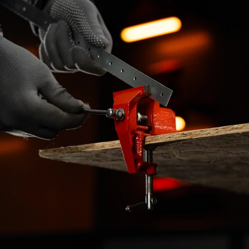 Тиски, 50 мм, крепление для стола Sparta по ценам производителя в Москве с доставкой по всей России