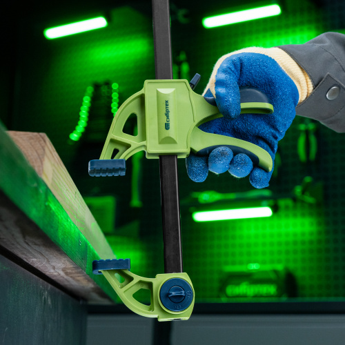 Струбцина F-образная, быстрозажимная, 200 х 70 х 420 мм, пластиковый корпус, фиксатор, двухкомпонентная рукоятка Сибртех по ценам производителя в Москве с доставкой по всей России