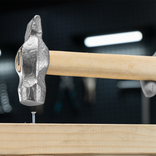 Молоток слесарный, 800 г, круглый боек, деревянная рукоятка по ценам производителя в Москве с доставкой по всей России