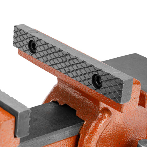 Тиски слесарные, 125 мм, поворотные, с наковальней Sparta по ценам производителя в Москве с доставкой по всей России