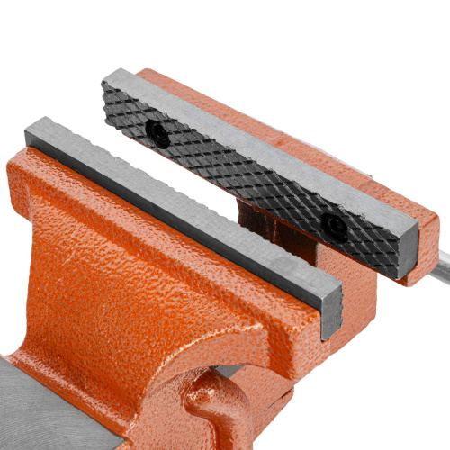 Тиски слесарные, 125 мм, поворотные, с наковальней Sparta по ценам производителя в Москве с доставкой по всей России