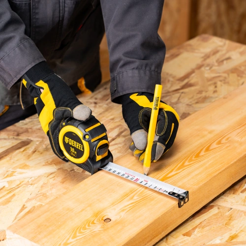 Рулетка 10м х 32мм, автоматич. фиксац., нейлон. покрытие, магнит. зацеп, двухстор. разметка Denzel по ценам производителя в Москве с доставкой по всей России