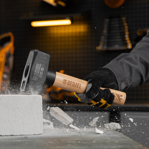 Кувалда, 2000 г, кованая головка, буковая рукоятка Denzel по ценам производителя в Москве с доставкой по всей России