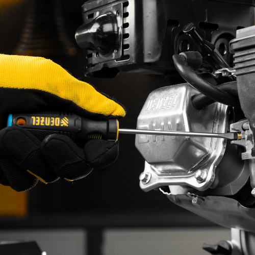 Отвертка, SL4х100 мм, S2, 3к рукоятка Denzel по ценам производителя в Москве с доставкой по всей России