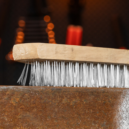 Щетка пятирядная металлическая с деревянной ручкой Sparta по ценам производителя в Москве с доставкой по всей России