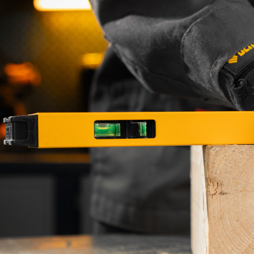 Уровень алюминиевый, магнит, фрезерованный, 3 глазка (1 зеркал.) 0,5 мм/м, 800 мм Denzel по ценам производителя в Москве с доставкой по всей России