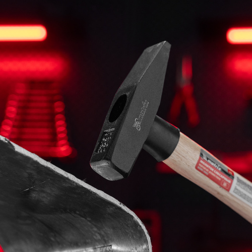 Молоток слесарный, 500 г, квадратный боек, деревянная рукоятка Matrix по ценам производителя в Москве с доставкой по всей России