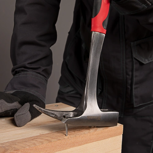 Молоток кровельщика, 600 г, цельнометаллический, двухкомпонентная рукоятка Matrix по ценам производителя в Москве с доставкой по всей России