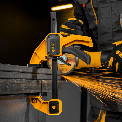 Струбцина F-образная, быстрозажимная, 150 х 80 мм, усиленный нейлоновый корпус Denzel по ценам производителя в Москве с доставкой по всей России