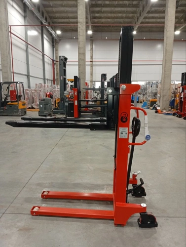 Штабелер гидравлический 1,5 т 2,0 м TOR CTY-EH с раздвижными вилами по ценам производителя в Москве с доставкой по всей России