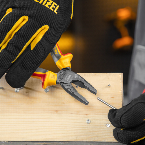 Плоскогубцы комбинированные, диэлектрические трехкомпонентные рукоятки до 1000 В, 165 мм Denzel по ценам производителя в Москве с доставкой по всей России