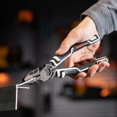 Плоскогубцы комбинированные 210 мм, усиленная система, Pro Matrix по ценам производителя в Москве с доставкой по всей России