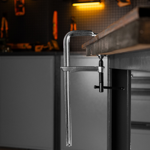 Струбцина F-образная, 120x300мм, кованая Denzel по ценам производителя в Москве с доставкой по всей России