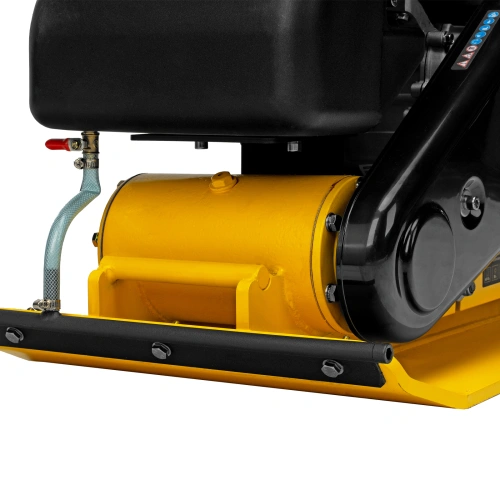 Виброплита бензиновая VC-30W, 30 кН, 60*45 см, 196 см3, бак для воды Denzel по ценам производителя в Москве с доставкой по всей России