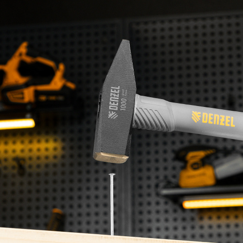 Молоток слесарный, 1000 г, кованый, фибергласовая рукоятка c TPR покрытием Denzel по ценам производителя в Москве с доставкой по всей России