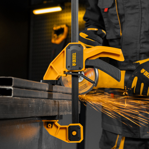 Струбцина F-образная, быстрозажимная, 450 х 80 мм, усиленный нейлоновый корпус Denzel по ценам производителя в Москве с доставкой по всей России