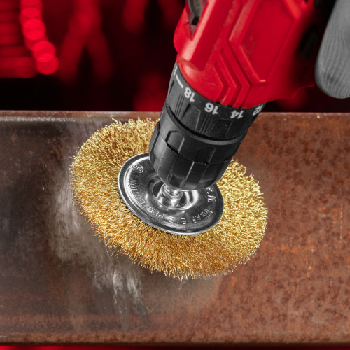 Щетка для дрели 100 мм, плоская со шпилькой, латунированная витая проволока Matrix по ценам производителя в Москве с доставкой по всей России