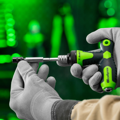 Отвертка Т-образная реверсивная с набором бит, торцевых головок, 33 предмета, CrV Сибртех по ценам производителя в Москве с доставкой по всей России