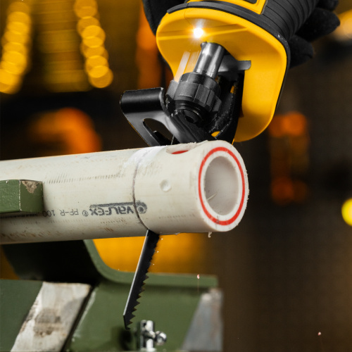 Пила сабельная аккумуляторная RS-180, Li-Ion, 20 В Denzel по ценам производителя в Москве с доставкой по всей России