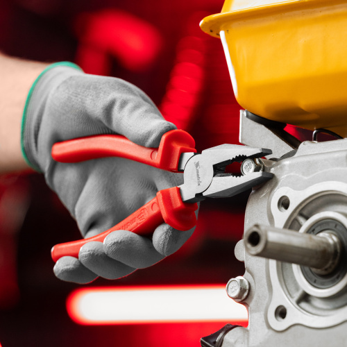 Плоскогубцы Econom, 180 мм, шлифованные, пластмассовые рукоятки Matrix по ценам производителя в Москве с доставкой по всей России