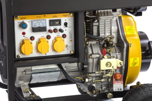 Генератор дизельный DD6300Е, 5.0 кВт, 220 В/50 Гц, 15 л, электростартер Denzel по ценам производителя в Москве с доставкой по всей России