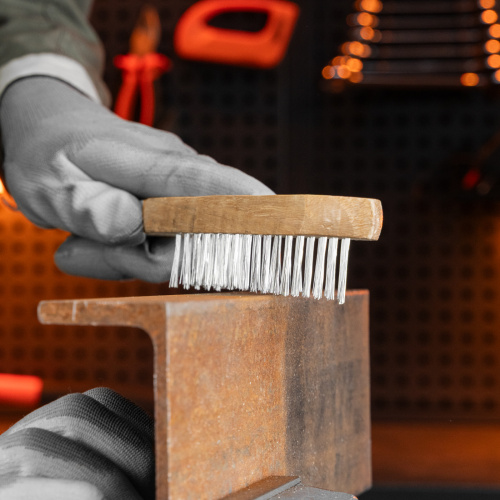 Щетка пятирядная металлическая с деревянной ручкой Sparta по ценам производителя в Москве с доставкой по всей России