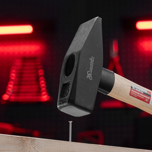 Молоток слесарный, 1500 г, квадратный боек, деревянная рукоятка Matrix по ценам производителя в Москве с доставкой по всей России