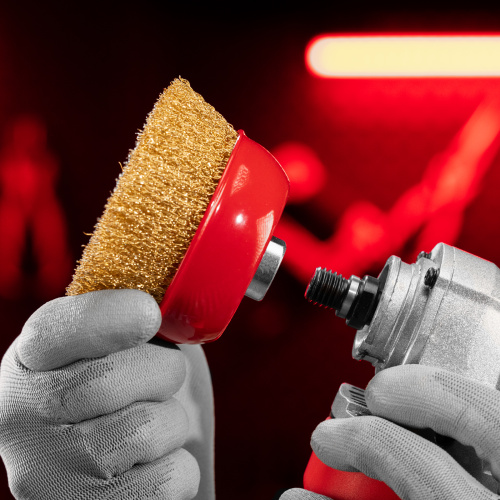 Щетка для УШМ, 100 мм, М14, "чашка", латунированная витая проволока Matrix по ценам производителя в Москве с доставкой по всей России