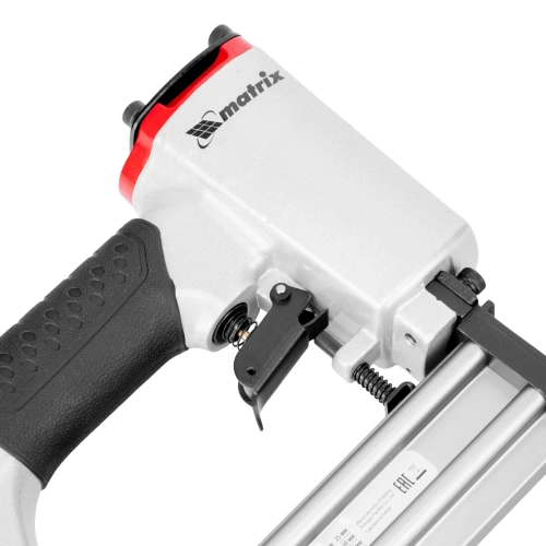 Нейлер пневматический для гвоздей от 10 до 32 мм Matrix по ценам производителя в Москве с доставкой по всей России