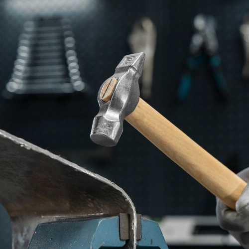 Молоток слесарный, 400 г, круглый боек, деревянная рукоятка по ценам производителя в Москве с доставкой по всей России