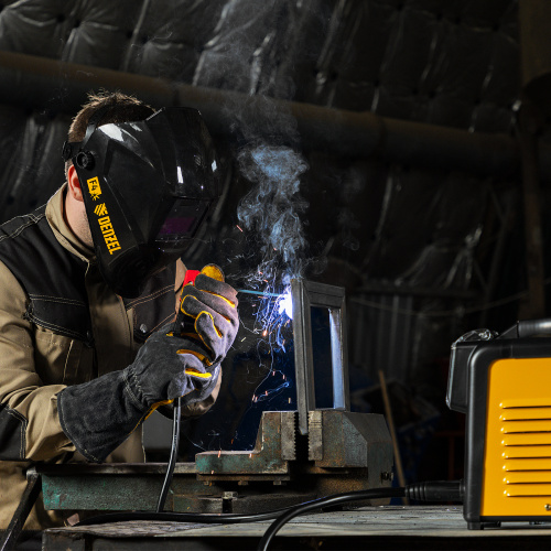 Аппарат инвертор. дуговой сварки SDM-220 Top, 220 А, ПВ 60% кейс Denzel по ценам производителя в Москве с доставкой по всей России