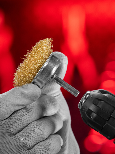 Щетка для дрели, 50 мм, "чашка" со шпилькой, латунированная витая проволока Matrix по ценам производителя в Москве с доставкой по всей России