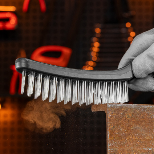 Щетка четырехрядная металлическая с пластмассовой ручкой Sparta по ценам производителя в Москве с доставкой по всей России