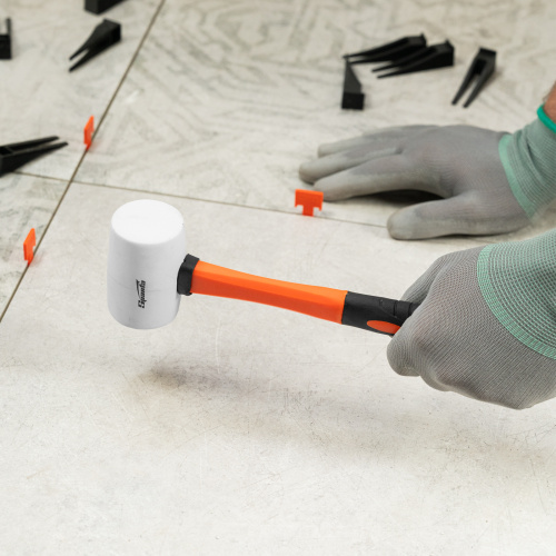 Киянка резиновая, 225 г, белая резина, фибергласовая рукоятка Sparta по ценам производителя в Москве с доставкой по всей России