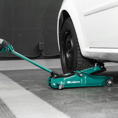 Домкрат гидравлический подкатной, 2 т, 85-330 мм, низкий подхват, в пласт. кейсе Сибртех по ценам производителя в Москве с доставкой по всей России