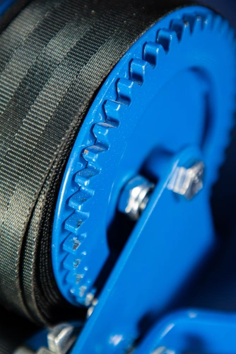 Лебедка ручная барабанная с лентой  0,5т 20 м оцинкованная TOR LHW по ценам производителя в Москве с доставкой по всей России