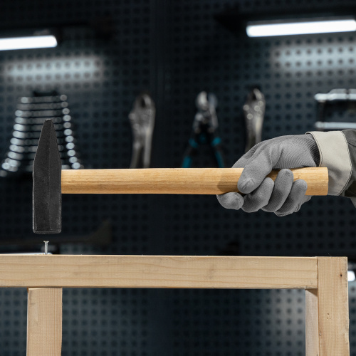 Молоток слесарный, 1000 г, квадратный боек, деревянная рукоятка по ценам производителя в Москве с доставкой по всей России