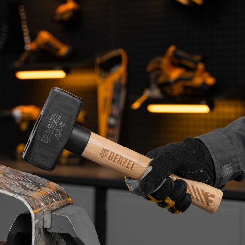 Кувалда, 2000 г, кованая головка, буковая рукоятка Denzel по ценам производителя в Москве с доставкой по всей России
