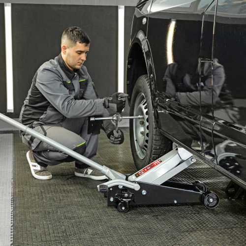 Домкрат гидравлический подкатной, 3.5 т, высота подъема 145-490 мм, с педалью Matrix по ценам производителя в Москве с доставкой по всей России