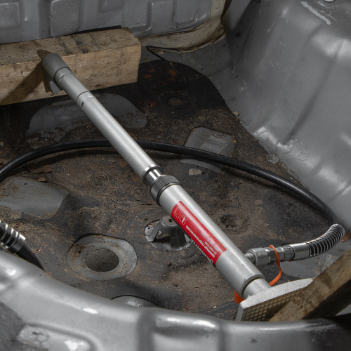 Растяжка гидравлическая, 4 т, набор из 17 предметов, 7 сменных насадок, в пластиковом кейсе Matrix по ценам производителя в Москве с доставкой по всей России