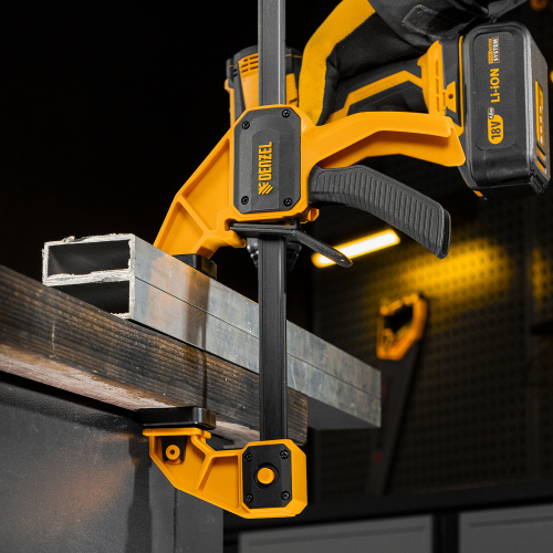 Струбцина F-образная, быстрозажимная, 600 х 80 мм, усиленный нейлоновый корпус Denzel по ценам производителя в Москве с доставкой по всей России