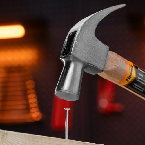 Молоток-гвоздодер, 225 г, боек 22 мм, деревянная рукоятка Sparta по ценам производителя в Москве с доставкой по всей России