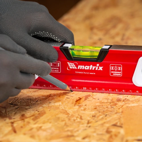 Уровень алюминиевый, магнит, фрезерованный, 3 глазка (1 зеркальный) 400 мм Matrix по ценам производителя в Москве с доставкой по всей России