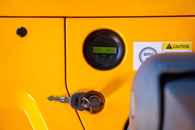 Штабелер самоходный 1,5 т 5,6 м XILIN CDDK15-III 24/200 В/Ач (с платформой) по ценам производителя в Москве с доставкой по всей России