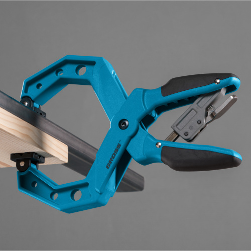 Струбцина клещеобразная 4, пластиковый корпус, храповой механизм жесткой фиксации, 100 мм Gross по ценам производителя в Москве с доставкой по всей России