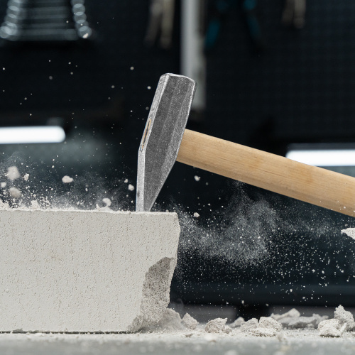 Молоток слесарный, 600 г, квадратный боек, деревянная рукоятка по ценам производителя в Москве с доставкой по всей России