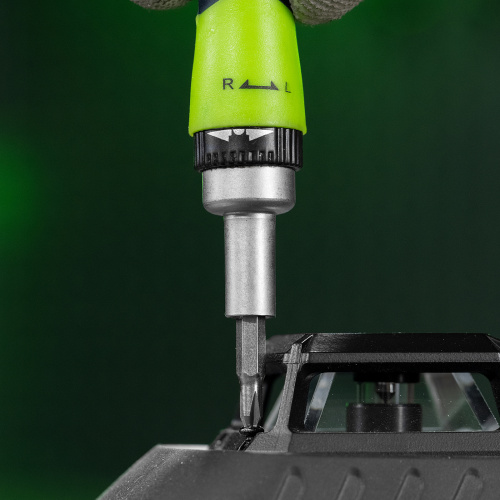 Отвертка реверсивная для точных работ с набором бит и торцевых головок, 32 предмета, CrV Сибртех по ценам производителя в Москве с доставкой по всей России