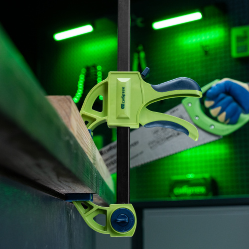 Струбцина F-образная, быстрозажимная, 600 х 70 х 820 мм, пластиковый корпус, фиксатор, двухкомпонентная рукоятка Сибртех по ценам производителя в Москве с доставкой по всей России