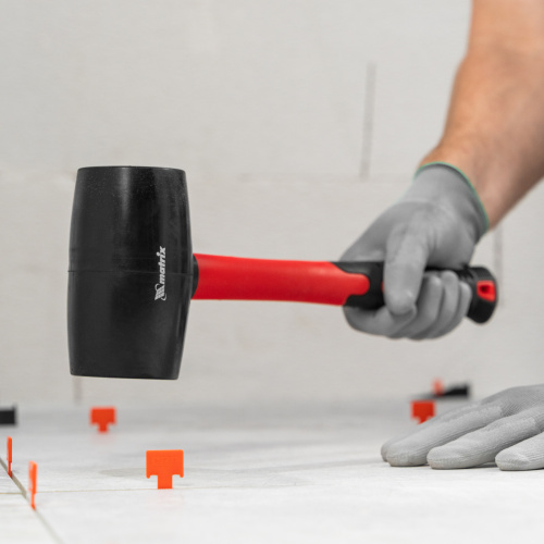 Киянка резиновая, 910 г, черная резина, фибергласовая рукоятка Matrix по ценам производителя в Москве с доставкой по всей России