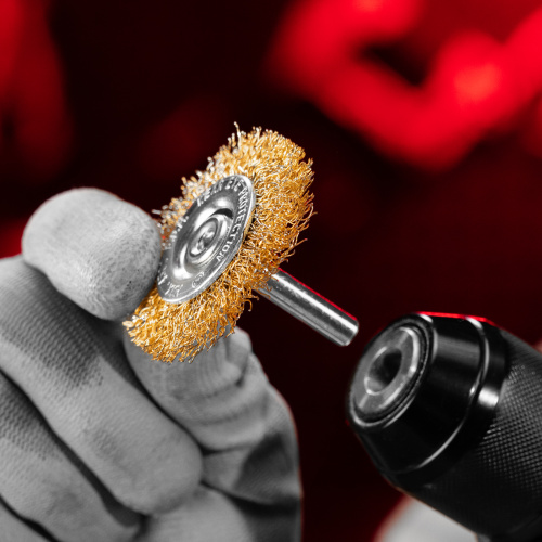 Щетка для дрели, 50 мм, плоская со шпилькой, латунированная витая проволока Matrix по ценам производителя в Москве с доставкой по всей России